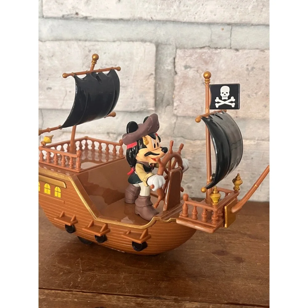 Disney Parks Pirates of the Caribbean‎ Mickey Mouse Pullback Ship Toy